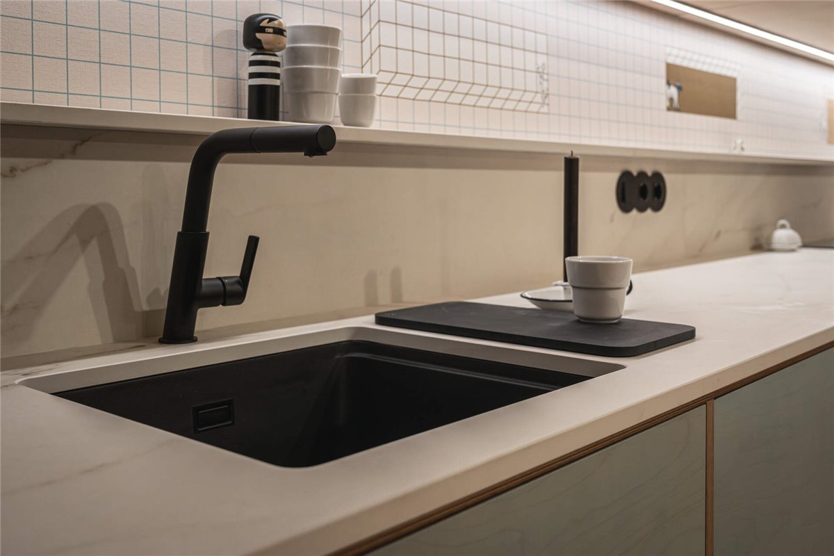 Deante Momi Granitspülbecken, 1-Becken Nero